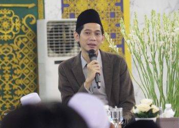 Gus Rifqil dan Ning Imaz bagikan tips “Reset Hati” dan “Recharge Iman” pada GenZI di Masjid Al Akbar