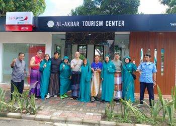 10 WNA Singapura jadi Turis Pertama Kunjungi “ATC” Masjid Al-Akbar