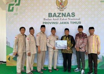Jamaah Masjid Al-Akbar Bantu Masyarakat NTT lewat BAZNAS Jatim